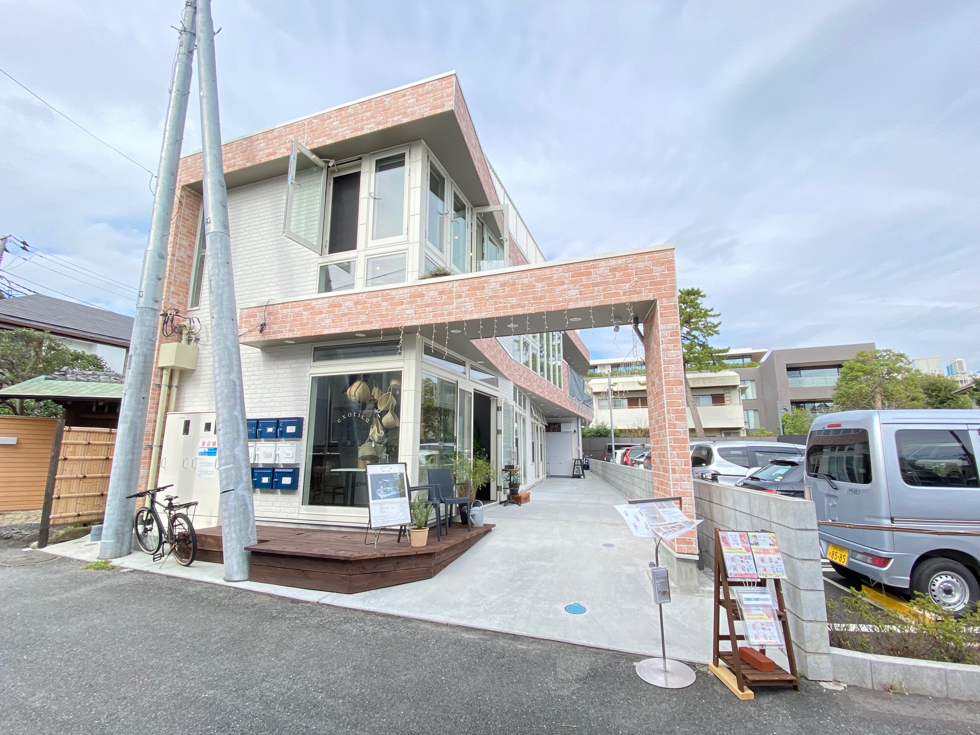 2021年春にオープンしたウランブル鎌倉。鎌倉駅より徒歩3分の新築・商業物件です。